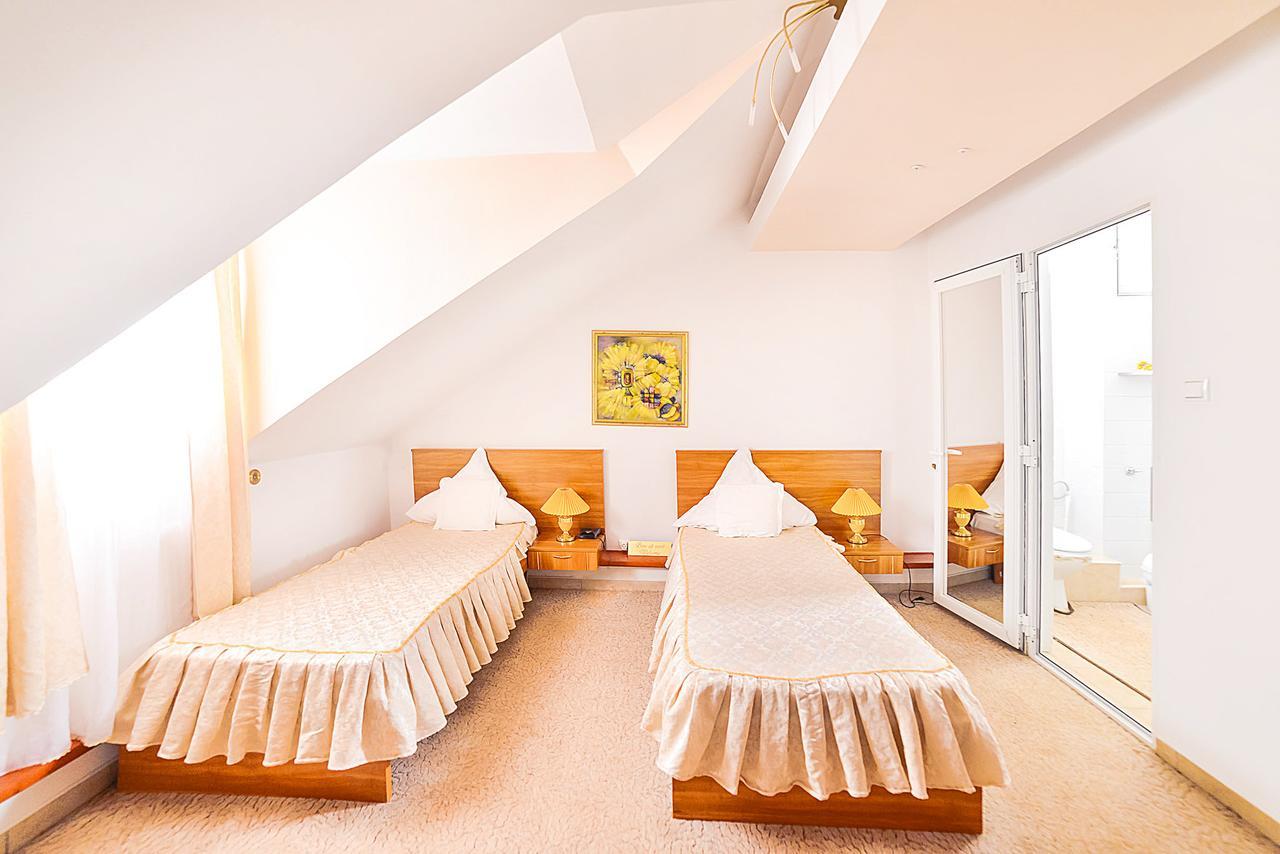 Hotel Roco Izvin Buitenkant foto